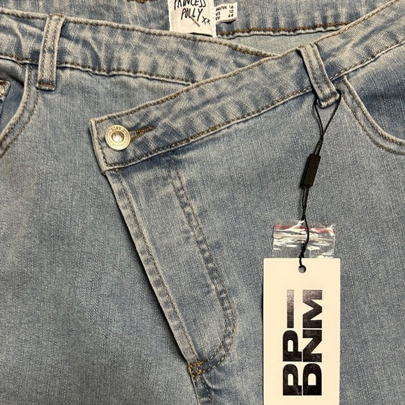 PRINCESS POLLY LIGHT WASH ASYMMETRIC STRAIGHT LEG HOLLY JEANS NWT- SIZE 12 - Picture 8 of 16